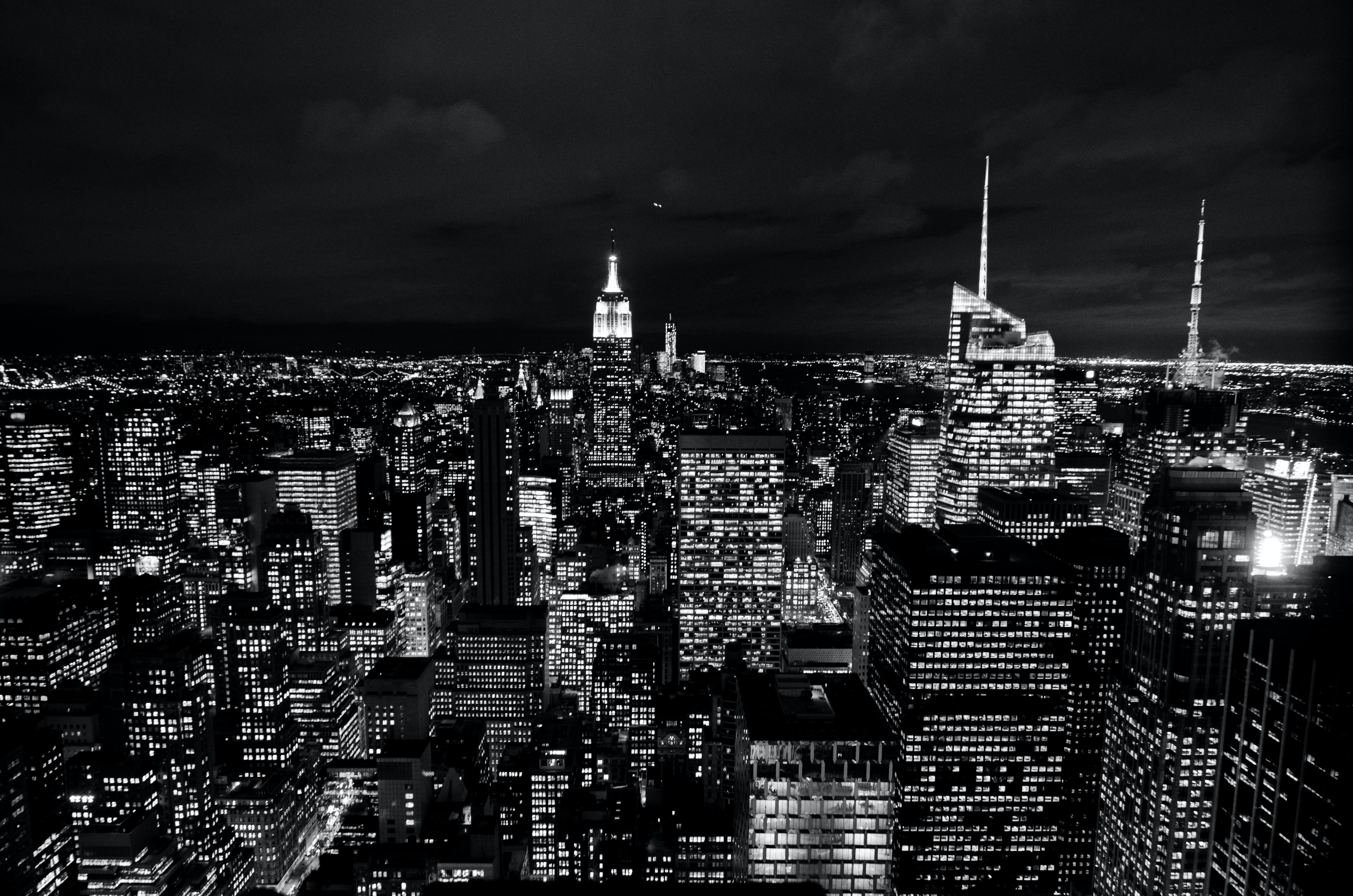 b&W city picture